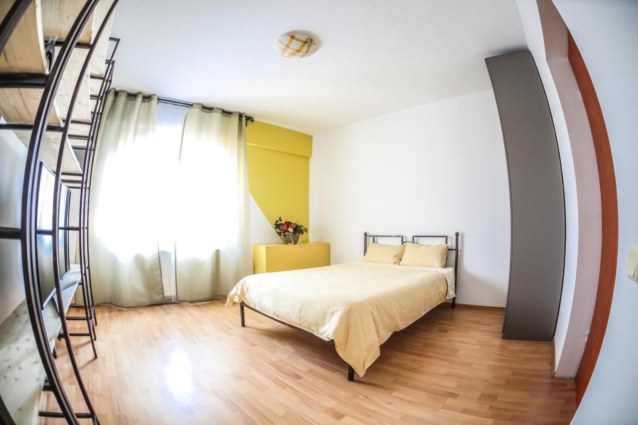Color Apartments Downtown Bucarest Esterno foto
