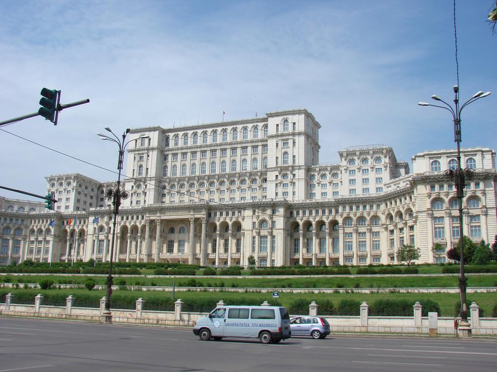 Color Apartments Downtown Bucarest Esterno foto